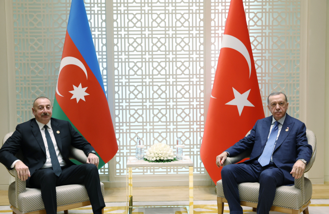 Erdoğan, İlham Aliyev ile görüştü